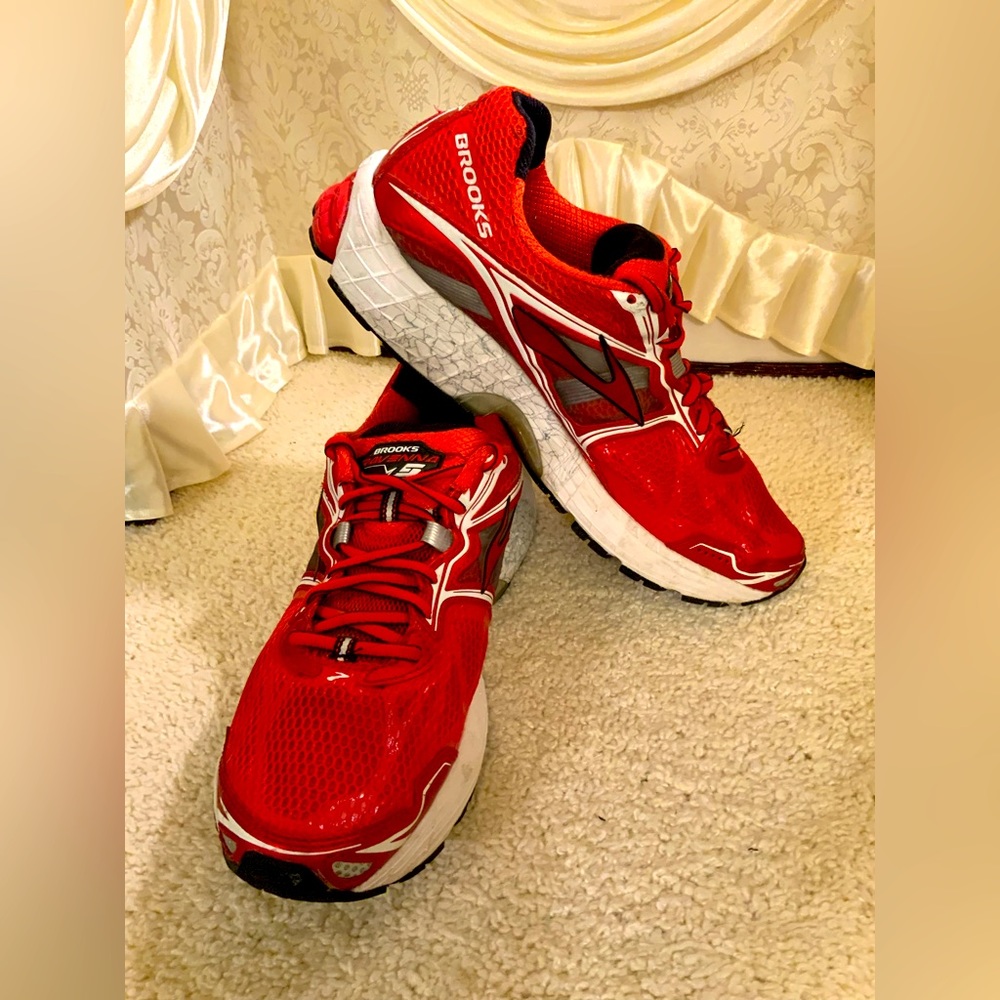 BROOKS RAVENNA MENS RUNNING SNEAKERS